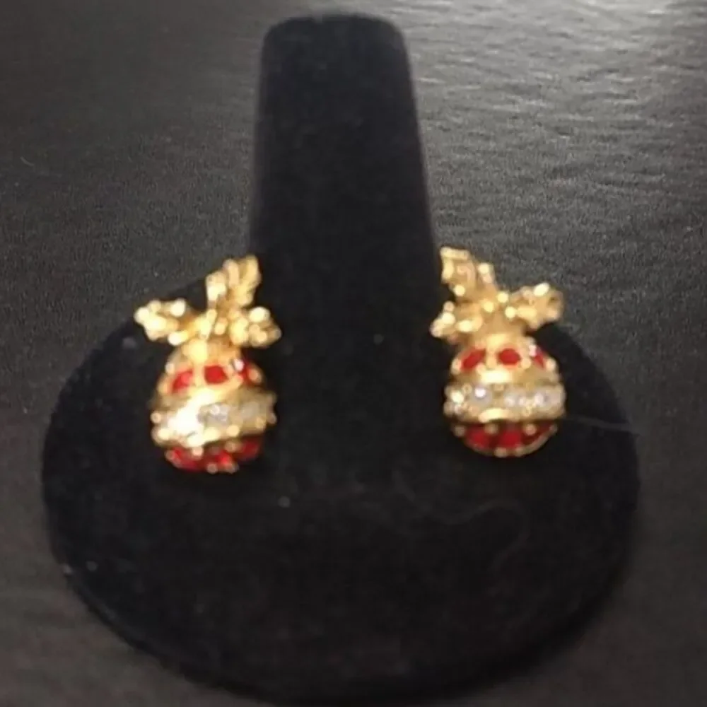 Avon gold tone holiday ornament earrings red rhinestone
